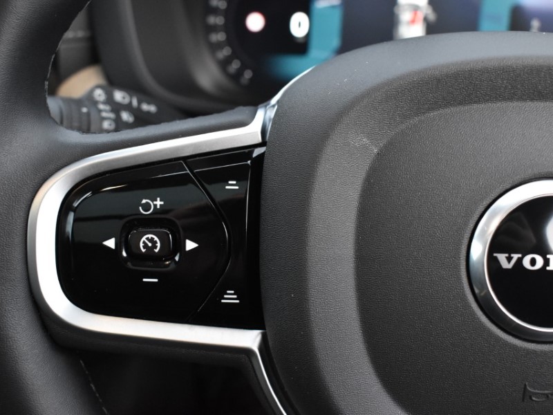 2025 (25) VOLVO XC60 2.0 B5P Ultra Dark 5dr AWD Geartronic 5041387