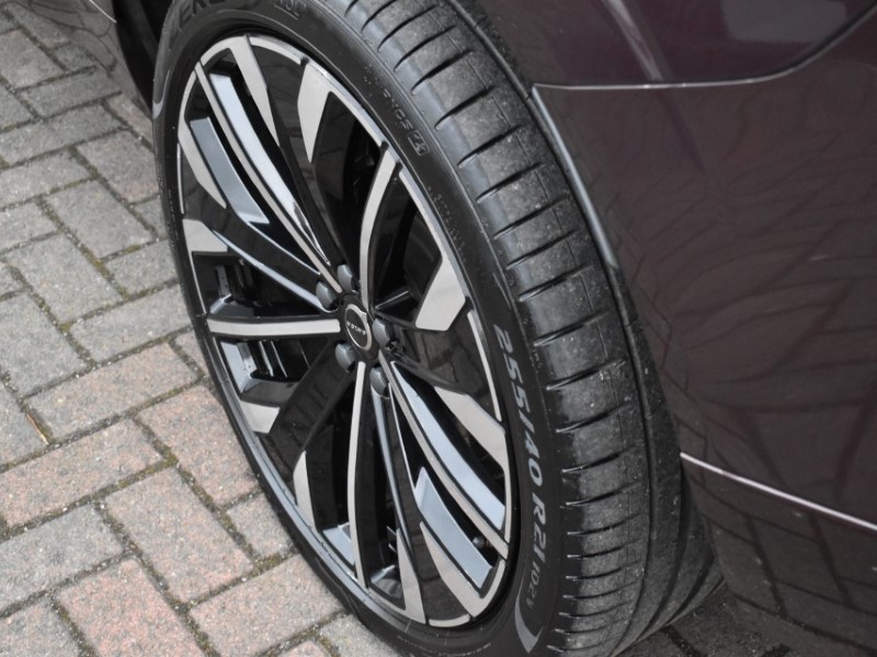 2025 (25) VOLVO XC60 2.0 B5P Ultra Dark 5dr AWD Geartronic 5041421