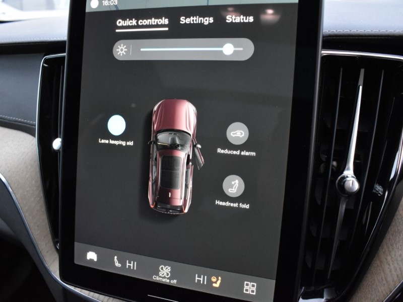 2025 (25) VOLVO XC60 2.0 B5P Ultra Dark 5dr AWD Geartronic 5041380