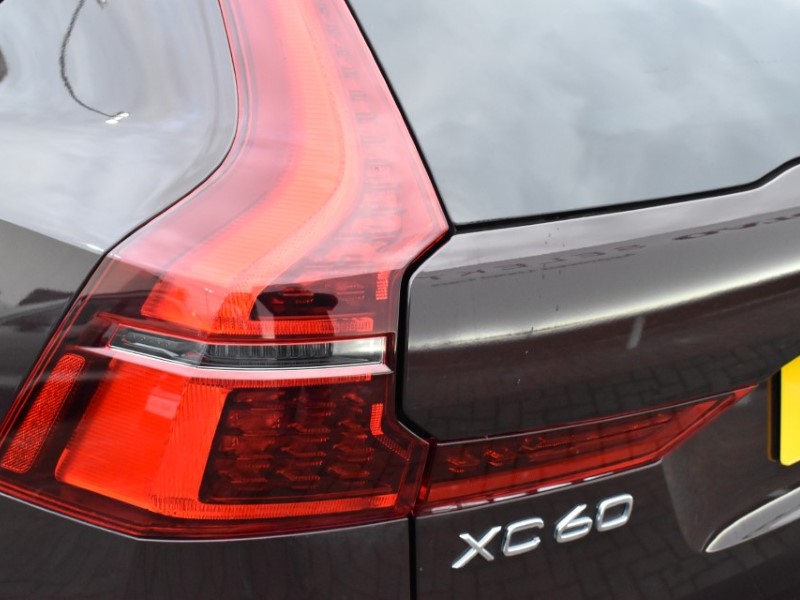 2025 (25) VOLVO XC60 2.0 B5P Ultra Dark 5dr AWD Geartronic 5041425