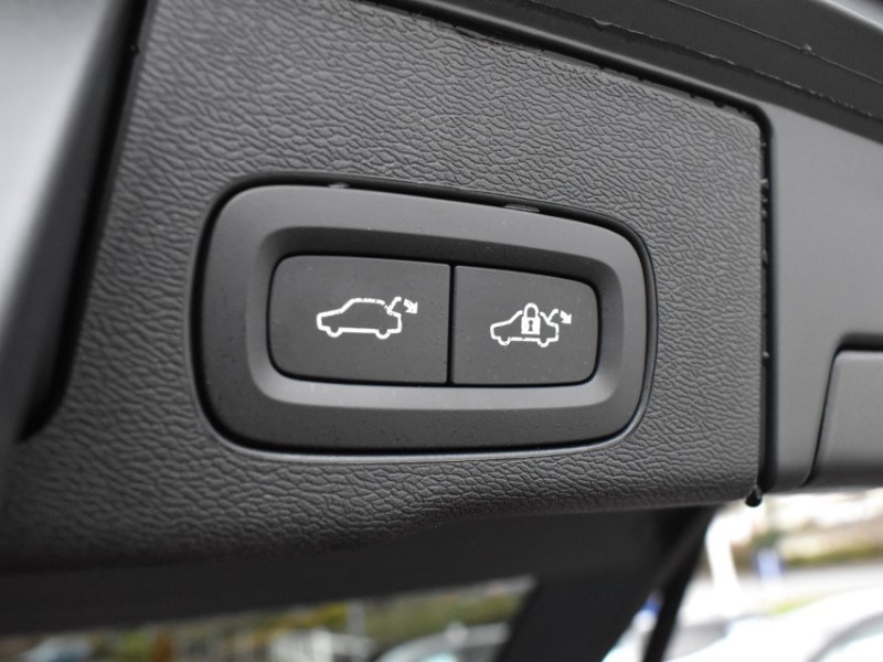 2025 (25) VOLVO XC60 2.0 B5P Ultra Dark 5dr AWD Geartronic 5041416