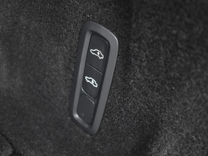 2025 (25) VOLVO XC60 2.0 B5P Ultra Dark 5dr AWD Geartronic 5041414