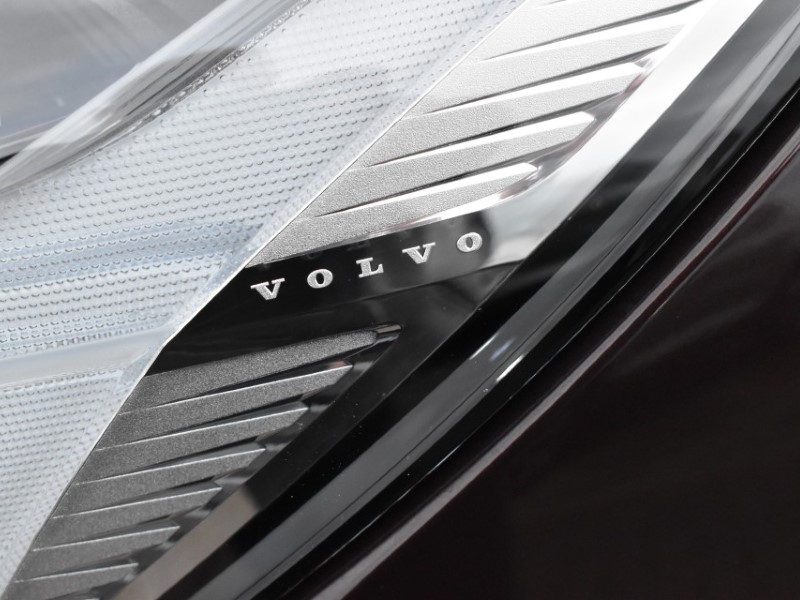 2025 (25) VOLVO XC60 2.0 B5P Ultra Dark 5dr AWD Geartronic 5041419