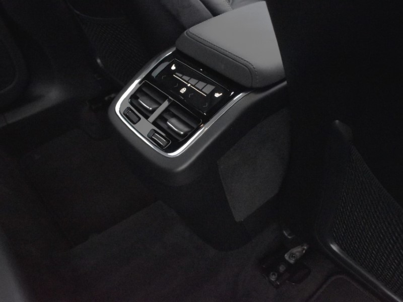 2025 (25) VOLVO XC60 2.0 B5P Ultra Dark 5dr AWD Geartronic 5041402