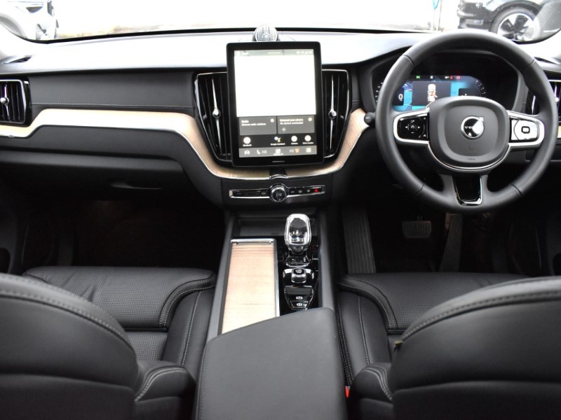 2025 (25) VOLVO XC60 2.0 B5P Ultra Dark 5dr AWD Geartronic 5041405