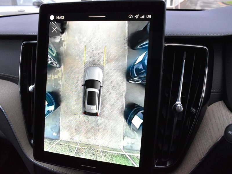 2025 (25) VOLVO XC60 2.0 B5P Ultra Dark 5dr AWD Geartronic 5041373