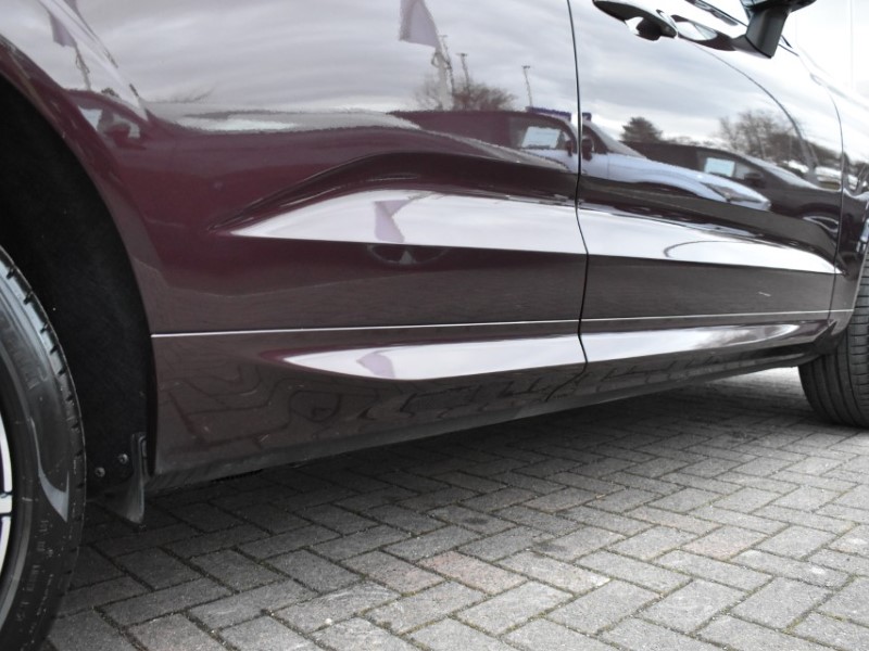 2025 (25) VOLVO XC60 2.0 B5P Ultra Dark 5dr AWD Geartronic 5041429