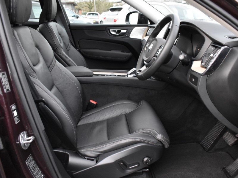 2025 (25) VOLVO XC60 2.0 B5P Ultra Dark 5dr AWD Geartronic 5041397