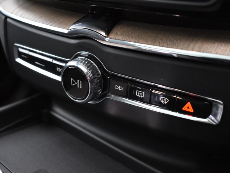 2025 (25) VOLVO XC60 2.0 B5P Ultra Dark 5dr AWD Geartronic 5041386