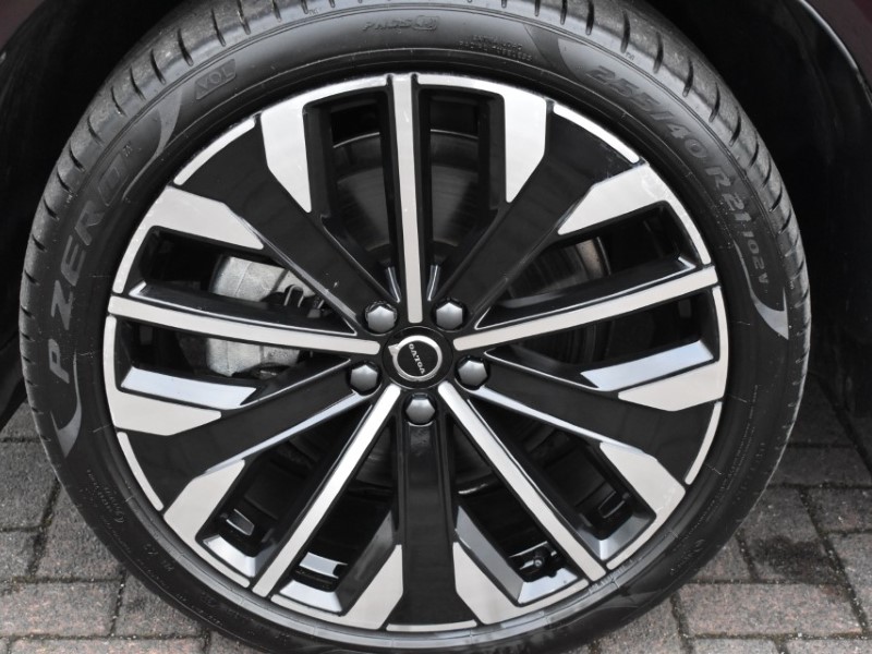 2025 (25) VOLVO XC60 2.0 B5P Ultra Dark 5dr AWD Geartronic 5041418
