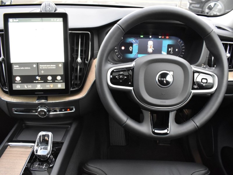 2025 (25) VOLVO XC60 2.0 B5P Ultra Dark 5dr AWD Geartronic 5041404