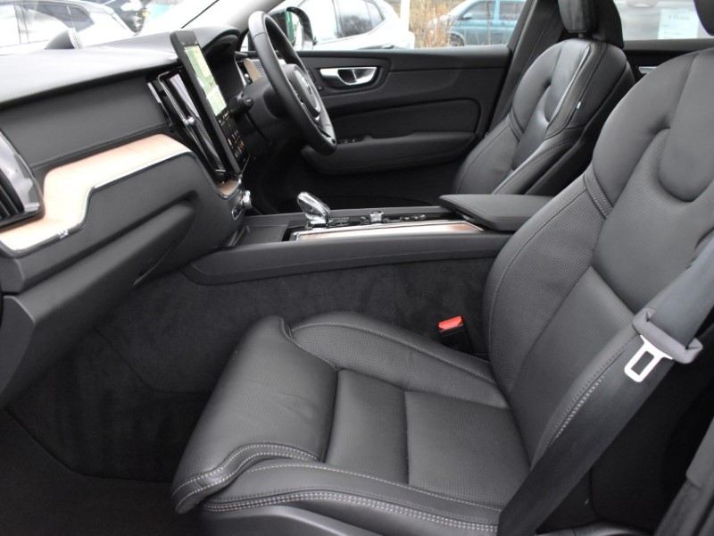 2025 (25) VOLVO XC60 2.0 B5P Ultra Dark 5dr AWD Geartronic 5041406