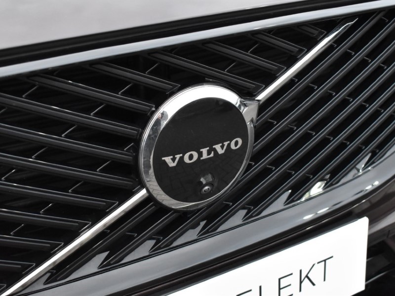 2025 (25) VOLVO XC60 2.0 B5P Ultra Dark 5dr AWD Geartronic 5041432