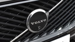 2025 (25) VOLVO XC60 2.0 B5P Ultra Dark 5dr AWD Geartronic 5041432