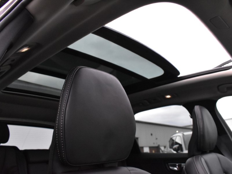 2025 (25) VOLVO XC60 2.0 B5P Ultra Dark 5dr AWD Geartronic 5041400