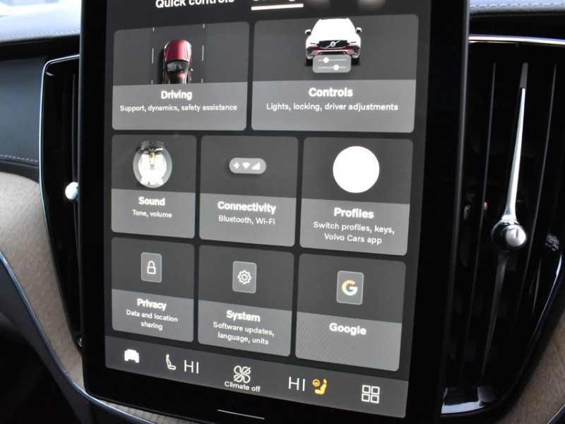 2025 (25) VOLVO XC60 2.0 B5P Ultra Dark 5dr AWD Geartronic 5041381