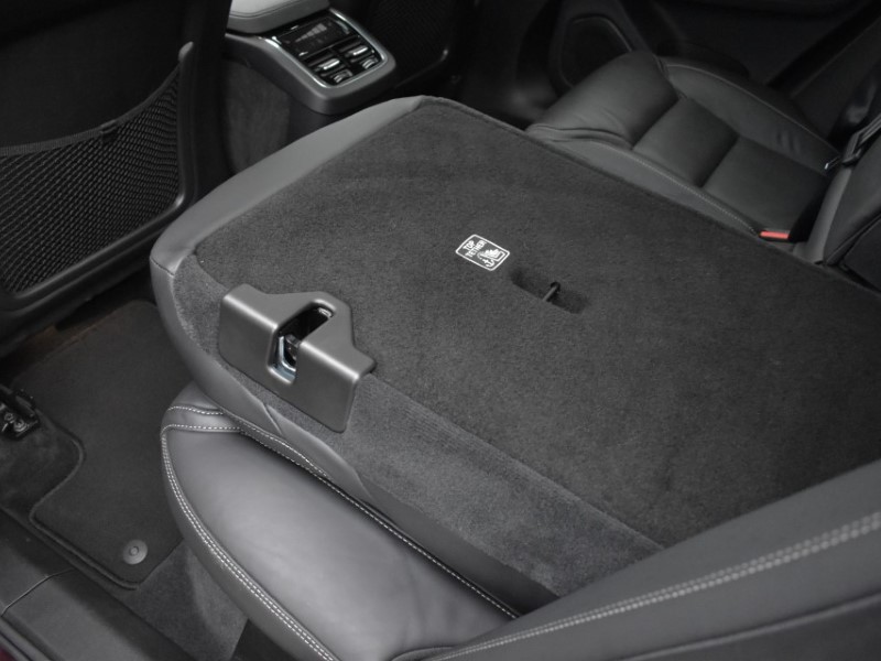 2025 (25) VOLVO XC60 2.0 B5P Ultra Dark 5dr AWD Geartronic 5041413