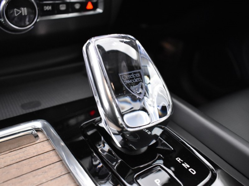 2025 (25) VOLVO XC60 2.0 B5P Ultra Dark 5dr AWD Geartronic 5041411