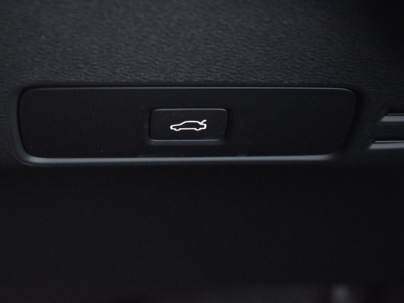 2024 (73) VOLVO XC40 2.0 B3P Plus Dark 5dr Auto 5019282