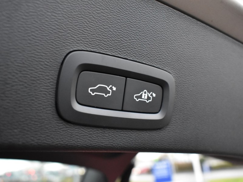 2024 (73) VOLVO XC40 2.0 B3P Plus Dark 5dr Auto 5019330