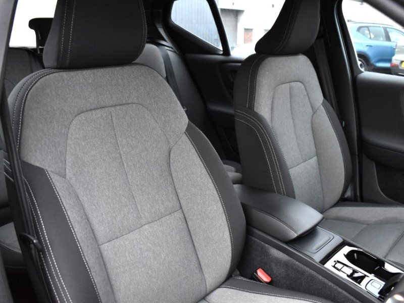 2024 (73) VOLVO XC40 2.0 B3P Plus Dark 5dr Auto 5019289