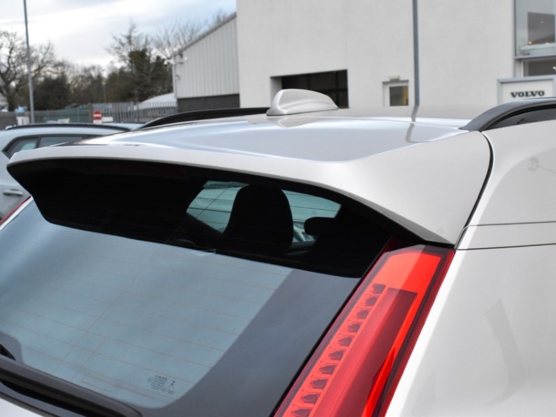 2024 (73) VOLVO XC40 2.0 B3P Plus Dark 5dr Auto 5019338