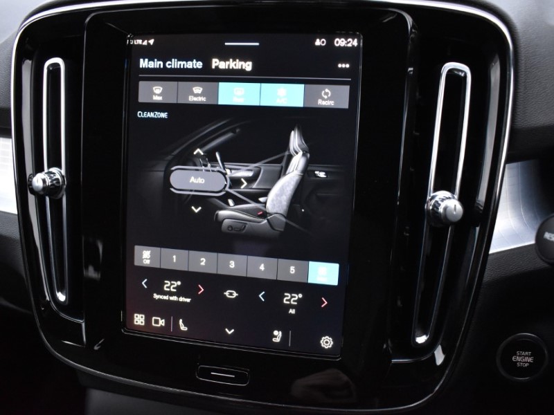 2024 (73) VOLVO XC40 2.0 B3P Plus Dark 5dr Auto 5019272