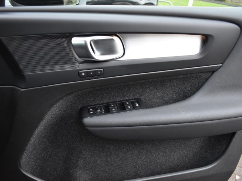 2024 (73) VOLVO XC40 2.0 B3P Plus Dark 5dr Auto 5019283