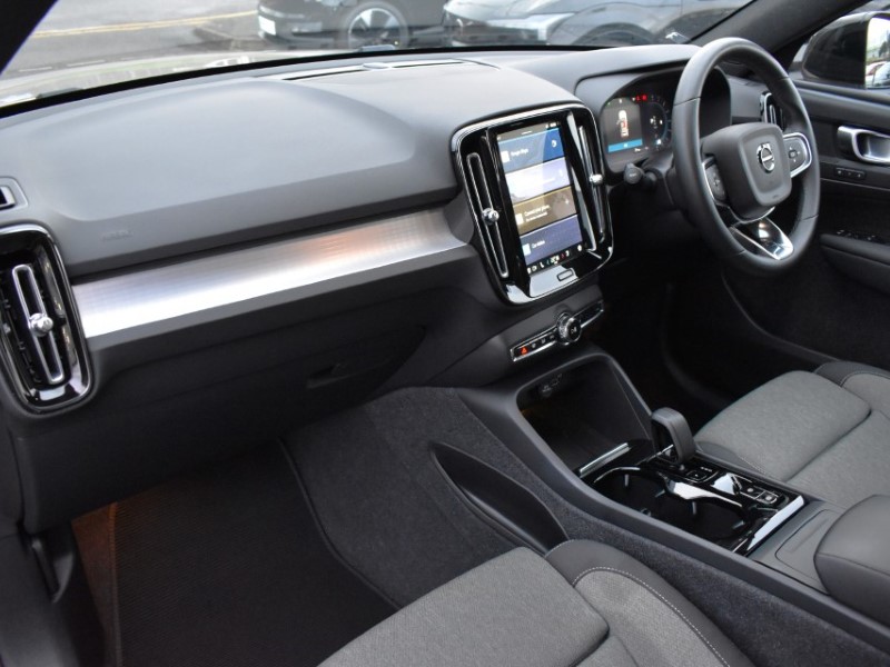 2024 (73) VOLVO XC40 2.0 B3P Plus Dark 5dr Auto 5019323