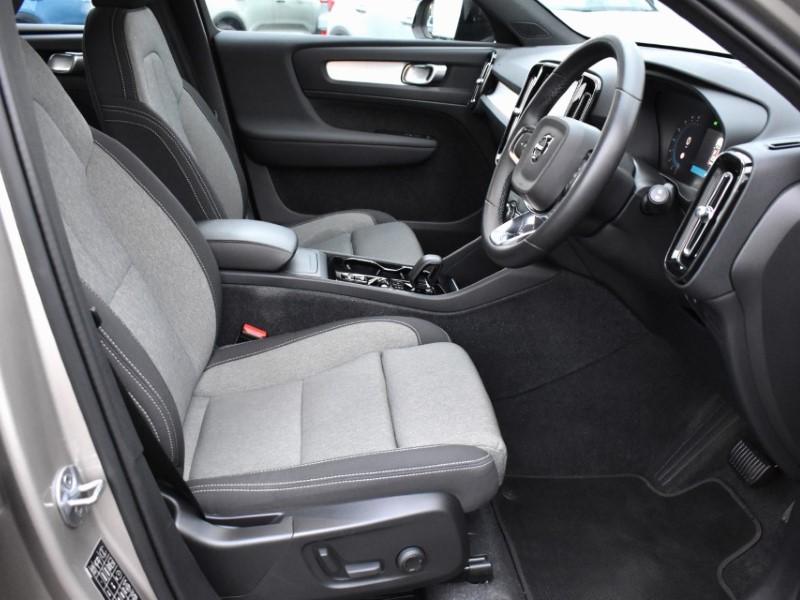 2024 (73) VOLVO XC40 2.0 B3P Plus Dark 5dr Auto 5019288