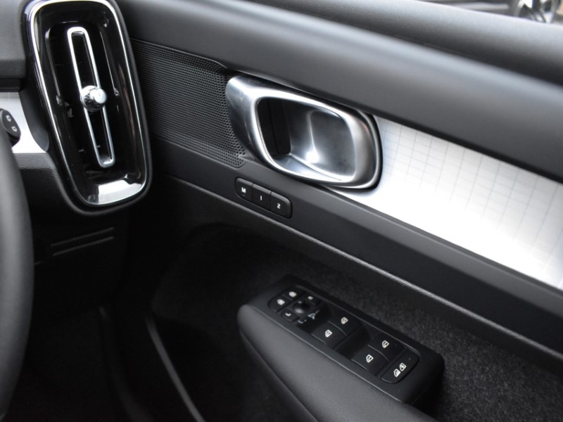 2024 (73) VOLVO XC40 2.0 B3P Plus Dark 5dr Auto 5019281