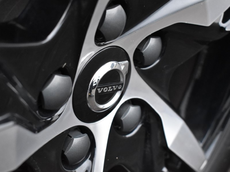 2024 (73) VOLVO XC40 2.0 B3P Plus Dark 5dr Auto 5019333