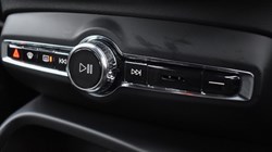 2024 (73) VOLVO XC40 2.0 B3P Plus Dark 5dr Auto 5019277