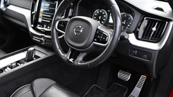 2020 (20) VOLVO XC60 2.0 B5D R DESIGN Pro 5dr AWD Geartronic 5014856