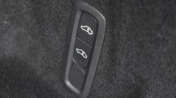 2020 (20) VOLVO XC60 2.0 B5D R DESIGN Pro 5dr AWD Geartronic 5014877