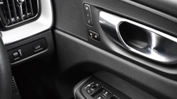 2020 (20) VOLVO XC60 2.0 B5D R DESIGN Pro 5dr AWD Geartronic 5014841