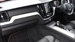 2020 (20) VOLVO XC60 2.0 B5D R DESIGN Pro 5dr AWD Geartronic 5014870