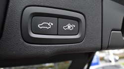 2020 (20) VOLVO XC60 2.0 B5D R DESIGN Pro 5dr AWD Geartronic 5014878