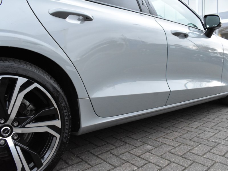 2025 (74) VOLVO V60 2.0 B4P Plus Dark 5dr Auto [7 speed] 5045563