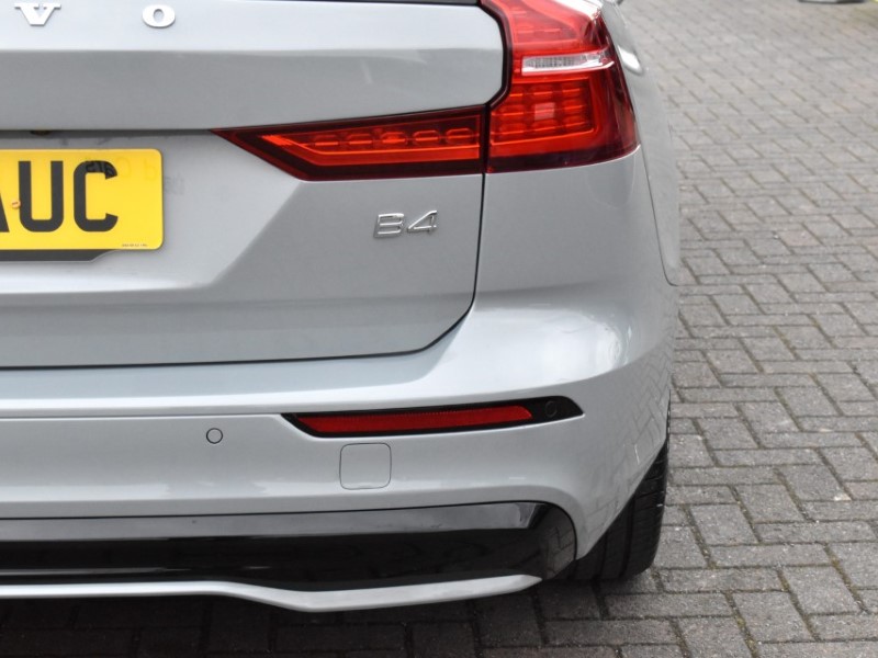2025 (74) VOLVO V60 2.0 B4P Plus Dark 5dr Auto [7 speed] 5045567