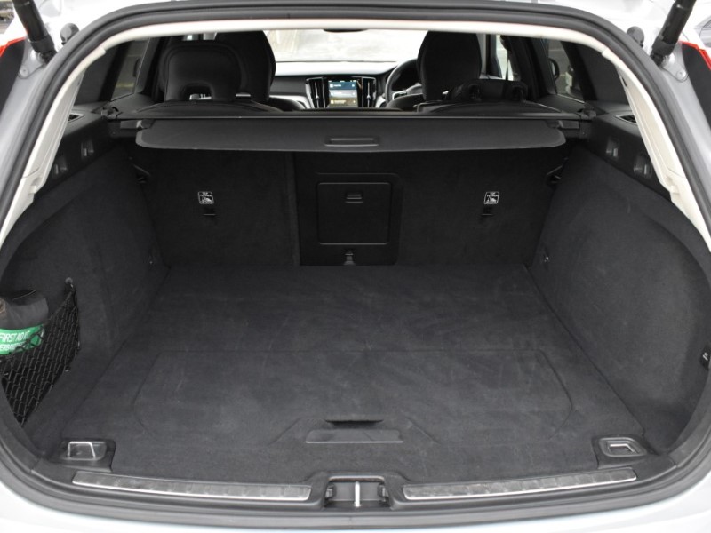 2025 (74) VOLVO V60 2.0 B4P Plus Dark 5dr Auto [7 speed] 5045550