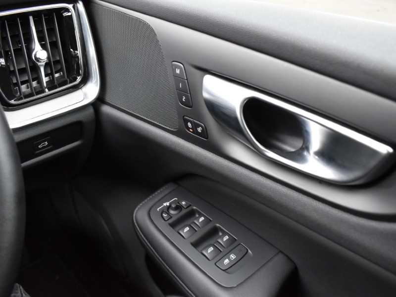 2025 (74) VOLVO V60 2.0 B4P Plus Dark 5dr Auto [7 speed] 5045517