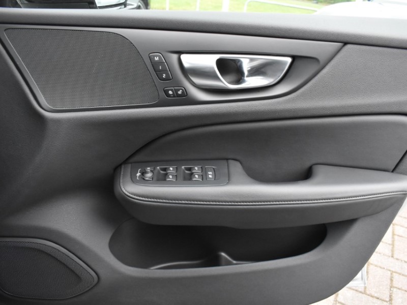 2025 (74) VOLVO V60 2.0 B4P Plus Dark 5dr Auto [7 speed] 5045522