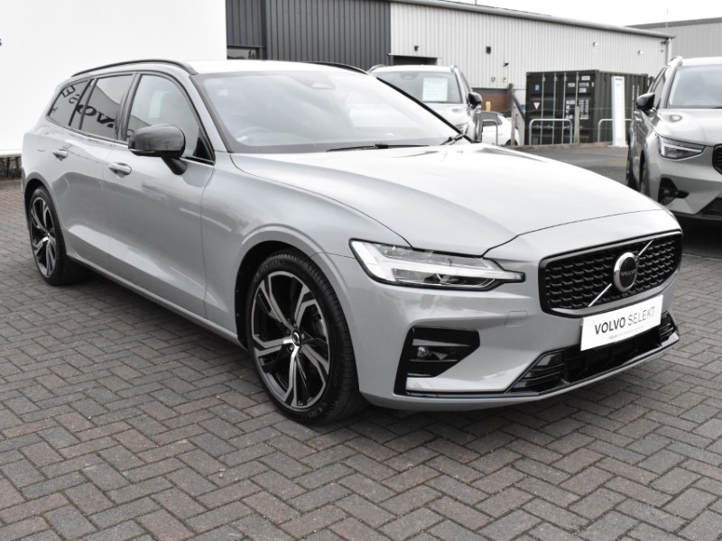 2025 (74) VOLVO V60 2.0 B4P Plus Dark 5dr Auto [7 speed]