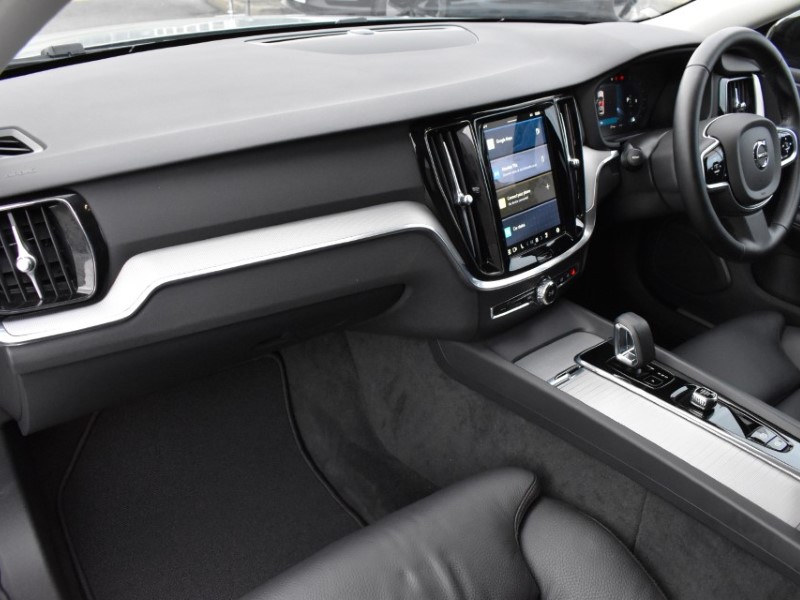 2025 (74) VOLVO V60 2.0 B4P Plus Dark 5dr Auto [7 speed] 5045545