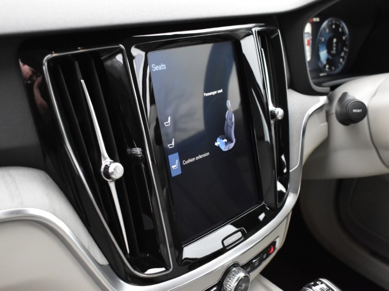 2019 (69) VOLVO S60 2.0 T5 Inscription Plus 4dr Auto 5054337