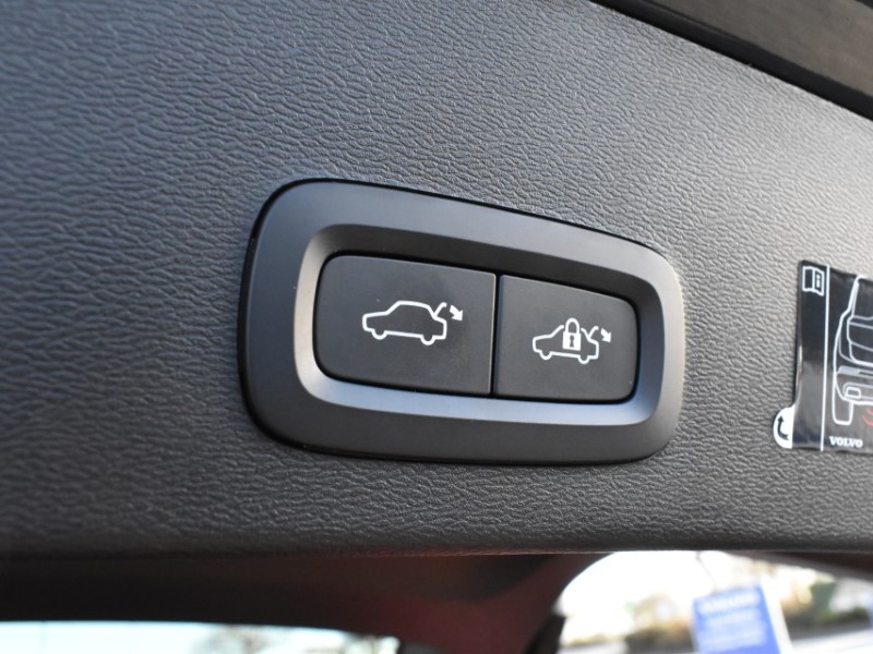 2021 (71) VOLVO XC40 300kW Recharge Twin Pro 78kWh 5dr AWD Auto 5074574