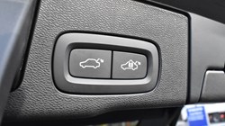 2025 (25) VOLVO XC60 2.0 B5P Plus Dark 5dr AWD Geartronic 5083191