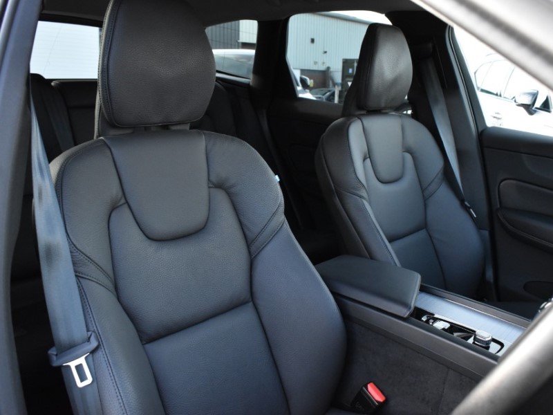 2025 (25) VOLVO XC60 2.0 B5P Plus Dark 5dr AWD Geartronic 5083176