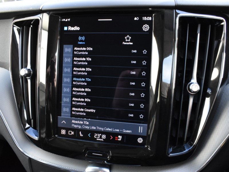 2025 (25) VOLVO XC60 2.0 B5P Plus Dark 5dr AWD Geartronic 5083161